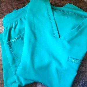 Jaanuu scrub Large Top only